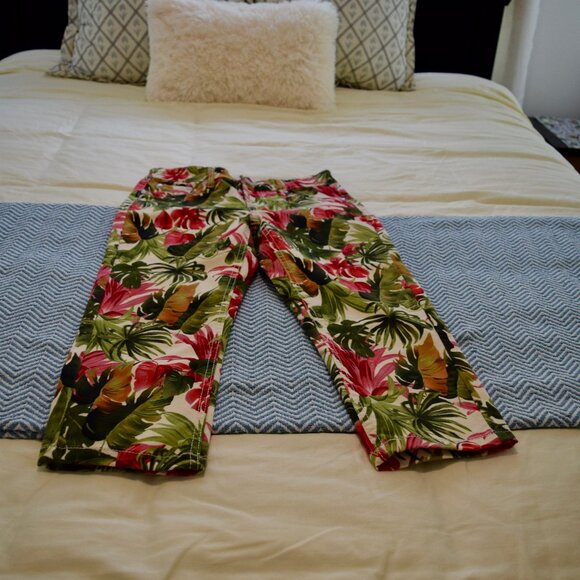Soft Brushed Chino Stretch Capris, Tropical Print Size 4 - Picture 3 of 9